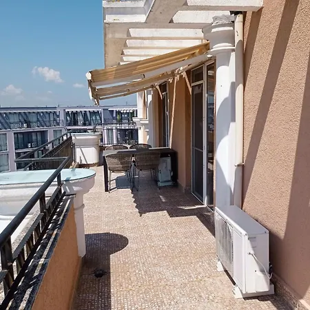 Roof Sunny Slăntjev Brjag